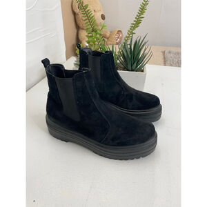 Women's urban outfitters Black Suede Ankle Boots & Booties Size 8.5